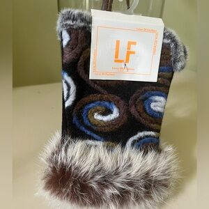 Fingerless gloves with fur accent